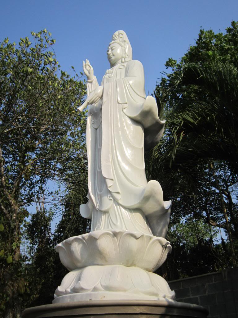 Thờ tượng Bồ tát Quán Âm lộ thiên tại nhà riêng có phạm pháp?