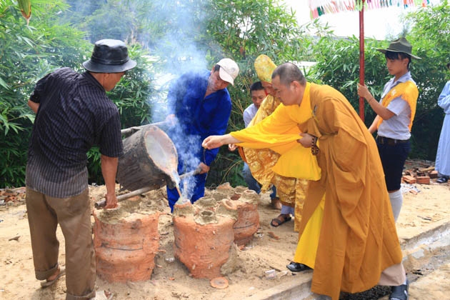 Chùa Huệ Quang lễ rót đồng chú tạo 3 tôn tượng Phật, Bồ Tát