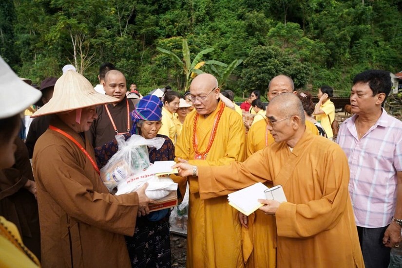 van-dong-cuu-tro-dong-bao-bi-thiet-hai-do-bao-so-3-bao-yagi.jpg