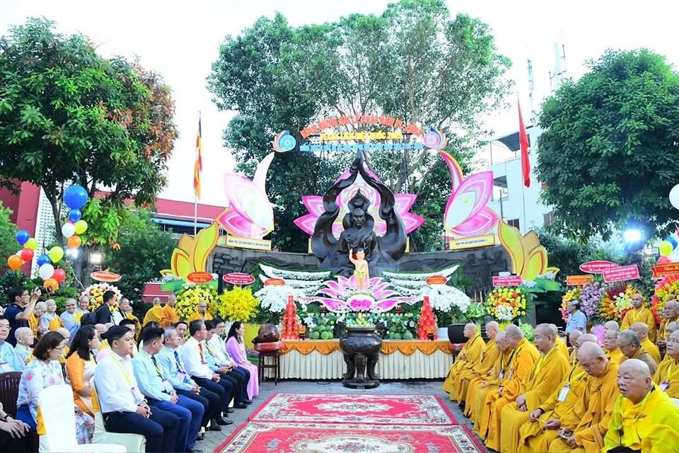 botat_thichquangduc_nguoiphattu_phatdan1.jpg