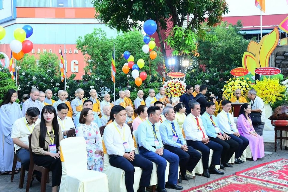 botat_thichquangduc_nguoiphattu_phatdan11.jpg