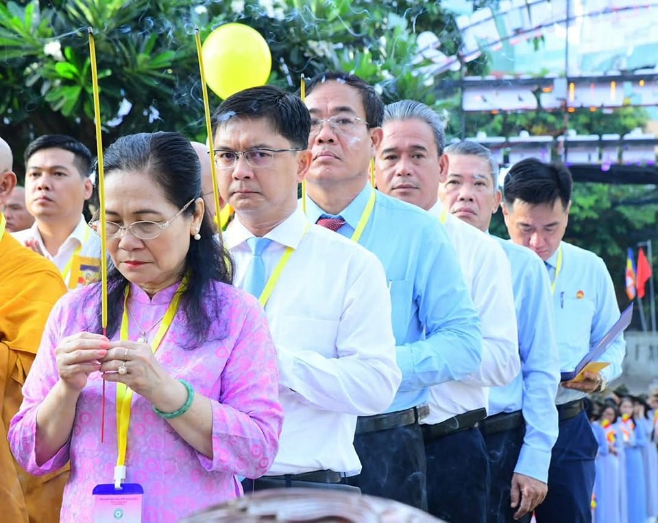 botat_thichquangduc_nguoiphattu_phatdan17.jpg