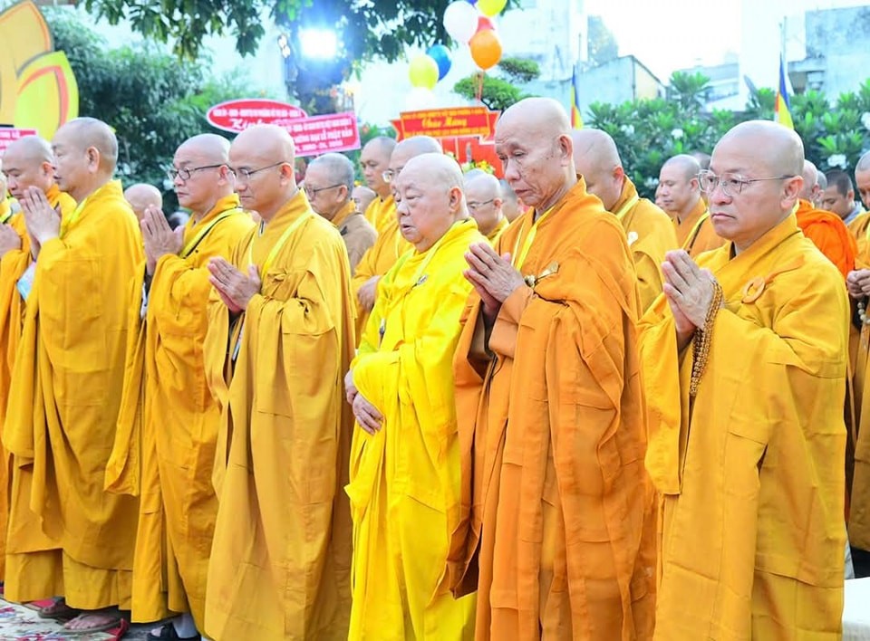 botat_thichquangduc_nguoiphattu_phatdan2.jpg