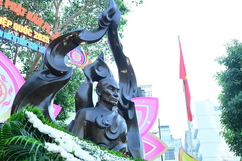 botat_thichquangduc_nguoiphattu_phatdan3.jpg