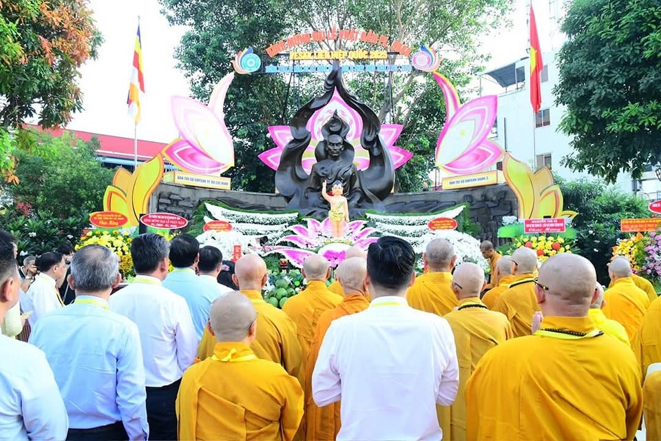 botat_thichquangduc_nguoiphattu_phatdan6.jpg