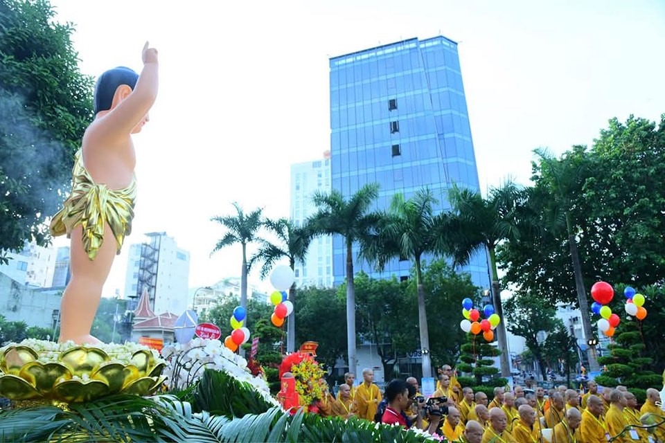 botat_thichquangduc_nguoiphattu_phatdan8.jpg