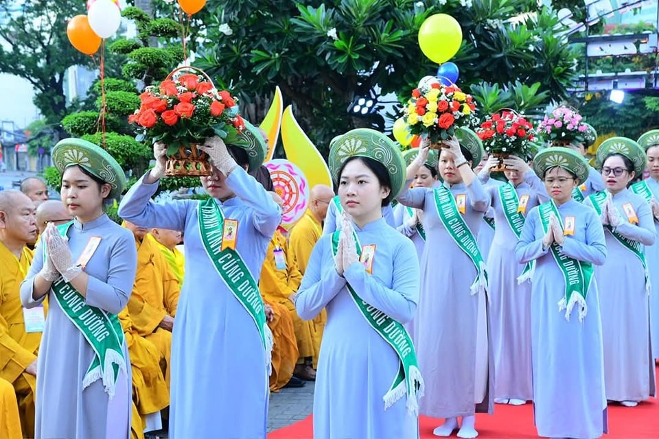 botat_thichquangduc_nguoiphattu_phatdan9.jpg