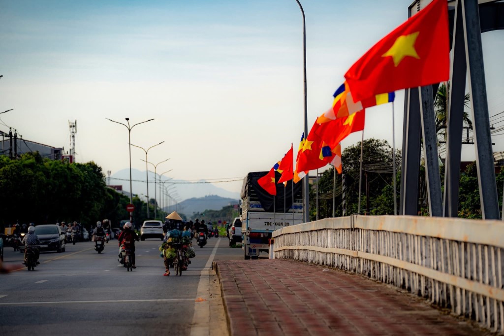 hue-ruc-ro-co-hoa-chao-mung-dai-le-phat-dan_nguoiphattu14.jpg