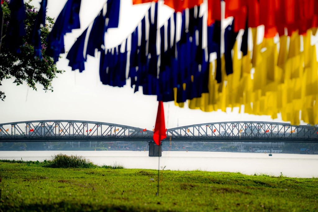 hue-ruc-ro-co-hoa-chao-mung-dai-le-phat-dan_nguoiphattu9.jpg