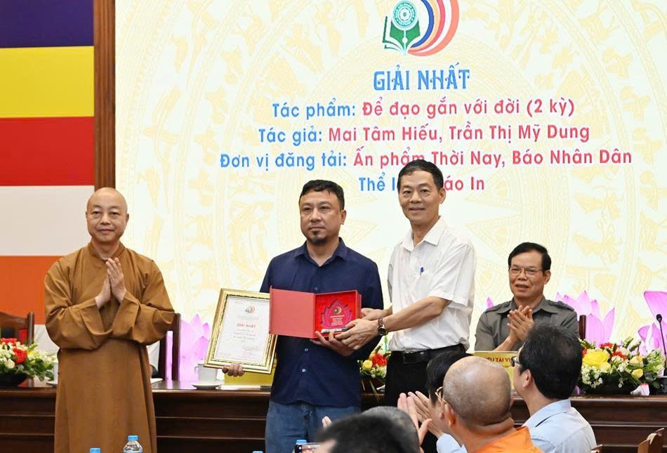gaibaochiphatgiaotoanquoc_baophatgiao_bantruyenthongphatgiao10.jpg