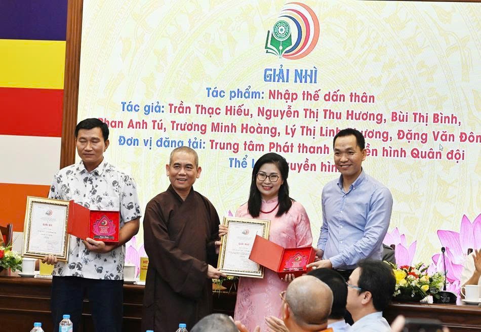 gaibaochiphatgiaotoanquoc_baophatgiao_bantruyenthongphatgiao11.jpg