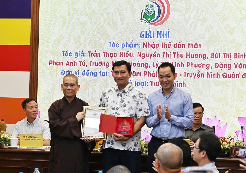 gaibaochiphatgiaotoanquoc_baophatgiao_bantruyenthongphatgiao15.jpg