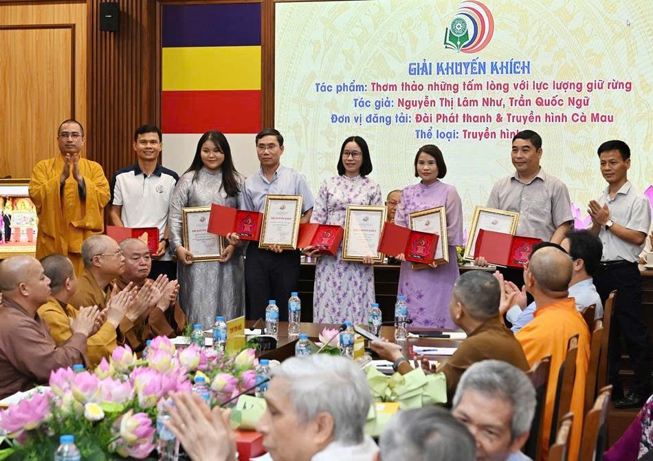 gaibaochiphatgiaotoanquoc_baophatgiao_bantruyenthongphatgiao23.jpg