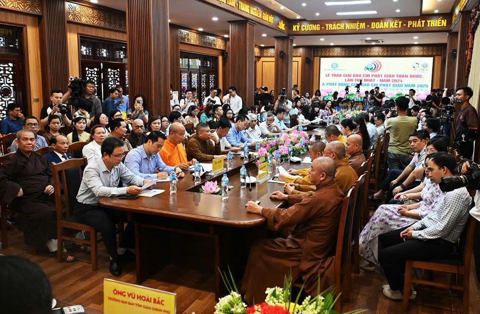 gaibaochiphatgiaotoanquoc_baophatgiao_bantruyenthongphatgiao3a.jpg