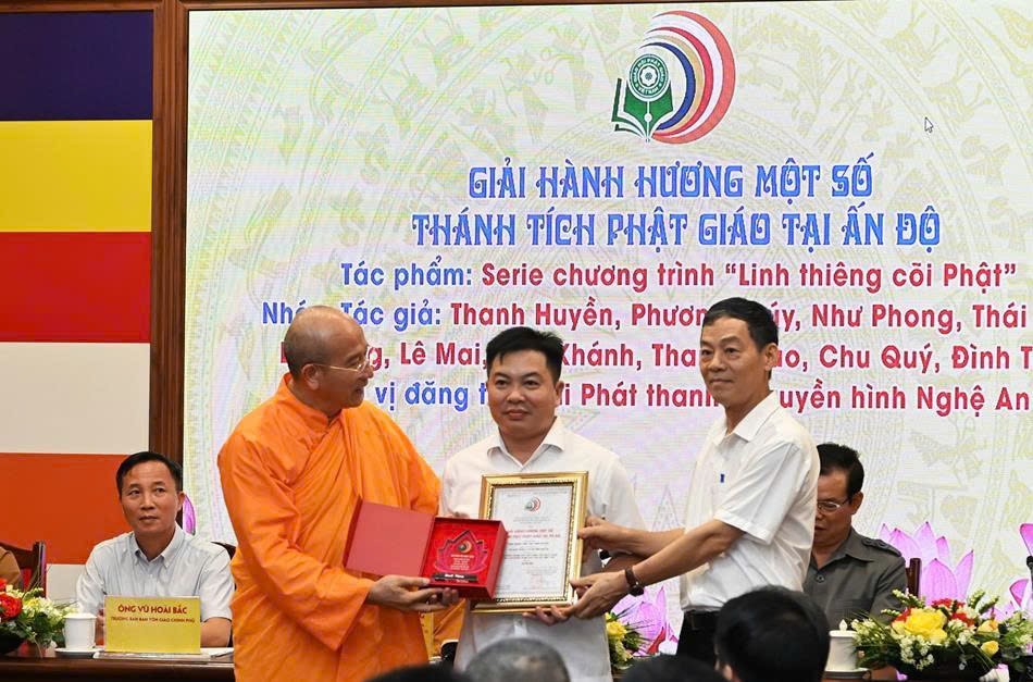 gaibaochiphatgiaotoanquoc_baophatgiao_bantruyenthongphatgiao8.jpg
