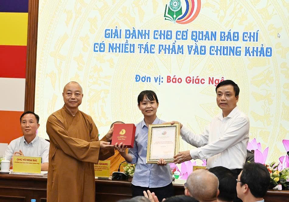gaibaochiphatgiaotoanquoc_baophatgiao_bantruyenthongphatgiao9.jpg