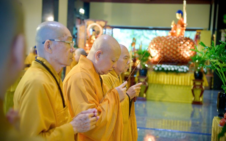 cau-nguyen-va-linh-ung-co-mau-thuan-voi-nhan-qua.jpg
