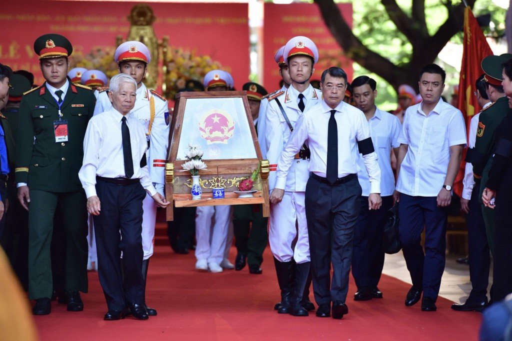731-hai-cot-liet-si-duoc-tro-ve-noi-an-nghi-hanh-trinh-tri-an_nguoiphattu_com0.jpg