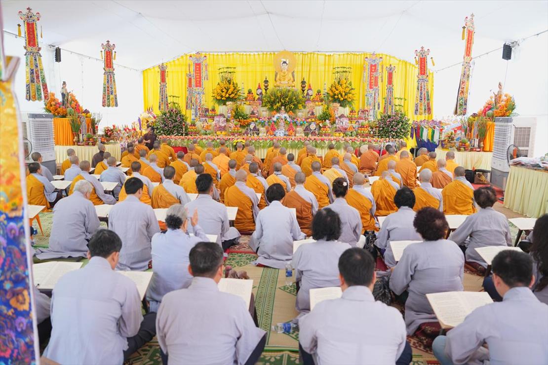 chua-truc-lam-tinh-vien-minh-chau.jpg