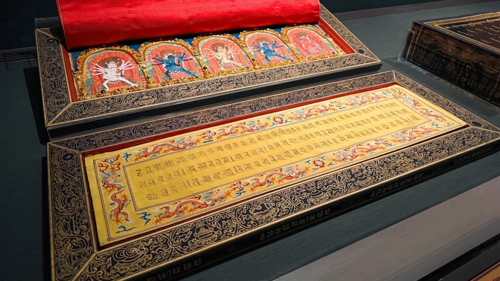 bo-kinh-phat-giao-357-nam-tuoi-duoc-truyen-rang-chi-mot-lan-chiem-bai-cung-gieo-phuoc-lanh_nguoiphattu_com1.jpg