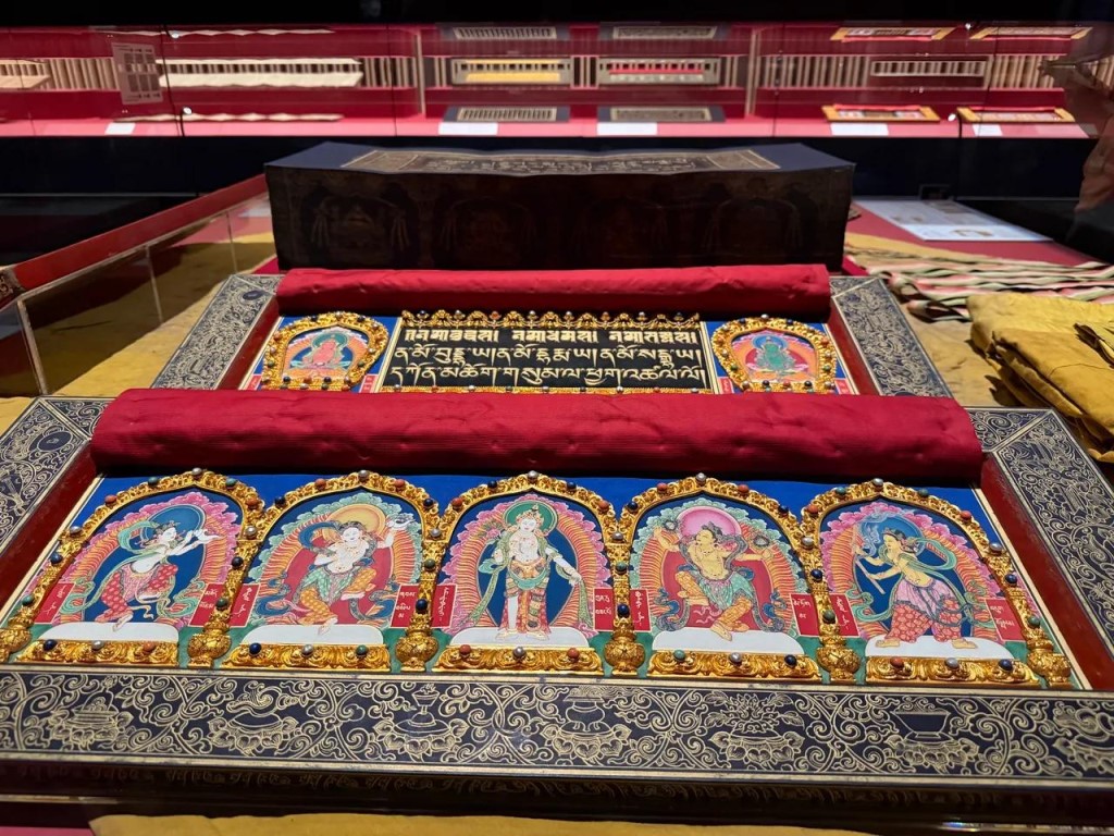 bo-kinh-phat-giao-357-nam-tuoi-duoc-truyen-rang-chi-mot-lan-chiem-bai-cung-gieo-phuoc-lanh_nguoiphattu_com6.jpg