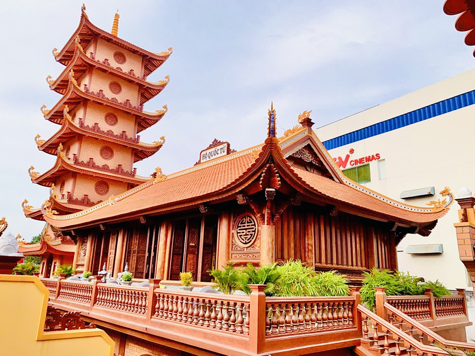 dung-chi-nhin-kien-truc-dinh-chua-co-bac-bo-bang-con-mat-tham-my.jpg