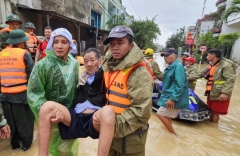 Tình người trong giông bão !