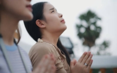 Từ bi không chỉ bằng lời nói