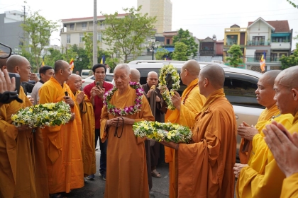 Đức Pháp chủ GHPGVN, Ban Hoằng pháp và Ban Kinh tế - Tài chính T.Ư thăm tỉnh Thái Nguyên