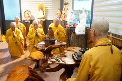 Ban Hoằng pháp TƯ đỉnh lễ Đức Đệ tứ Pháp chủ GHPGVN