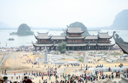 Phật giáo xây chùa to tượng lớn là có lỗi chăng ?*