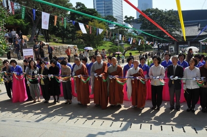 Hàn Quốc: Khai mạc triển lãm ảnh nghệ thuật tại chùa Phụng Ân