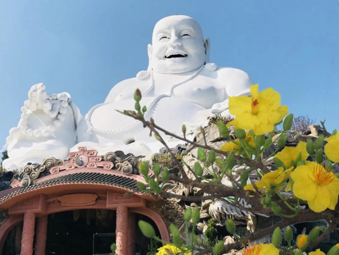 Xuân Di Lặc nụ cười an lạc giữa thời đại nhiều biến động