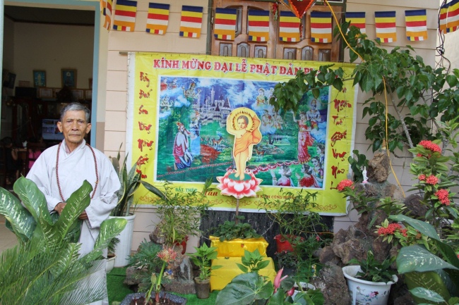 Chùm Ảnh Trang Trí Cờ Hoa Lễ Đài Phật Đản Của Các Gia Đình Phật Tử Miền Núi