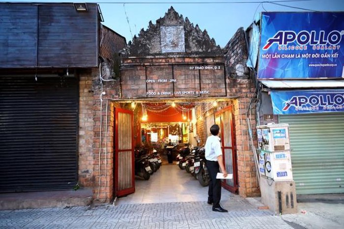 quan_bar_tai_tieng_buddha_go_tranh_tuong_lien_quan_den_ton_giao.jpg