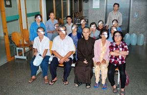 Chùa Hoằng Pháp tổ chức đợt mổ mắt từ thiện