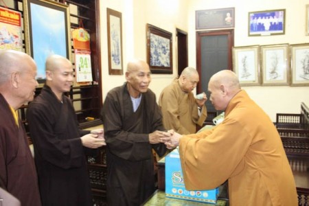 Nhị vị Hòa thượng lãnh đạo GHPGVN vấn an sức khỏe HT. Thích Thiện Nguyện