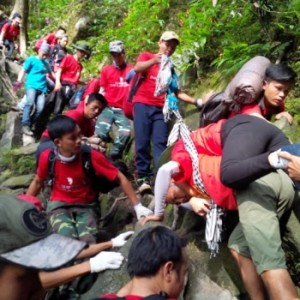 Chuyện Tâm Ngô Đồng các tình nguyện và 7 người khuyết tật chinh phục Phan Xi Păng