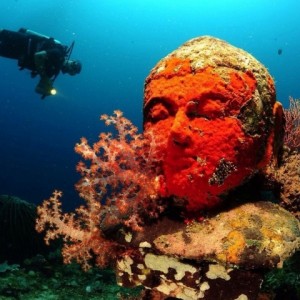 Phát hiện hàng loạt tượng Phật bí ẩn dưới đáy biển Indonesia