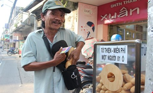 Tủ bánh mì miễn phí giữa Sài Gòn