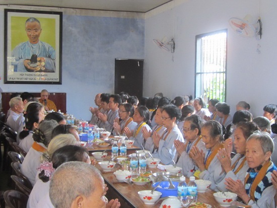 Khóa tu bát quan trai tại chùa Đức Hòa