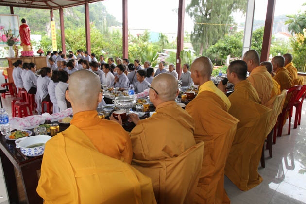 Khóa tu Bát quan trai tại chùa Huệ Quang