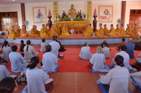 Hà Tĩnh: Hơn 700 Phật tử tu Bát Quan trai tại trường hạ Phật giáo tỉnh