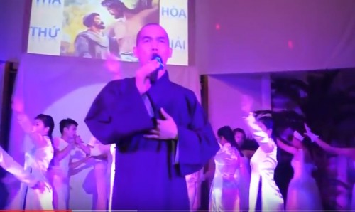 Phật giáo TP.HCM họp khẩn về việc 'Nhà sư hát thánh ca'