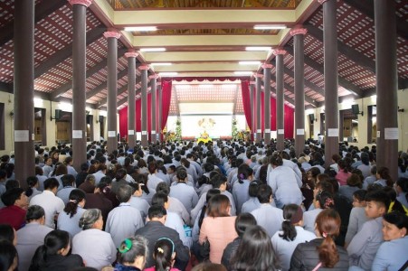 Hà Nội: Hàng nghìn Phật tử về tham dự đại lễ cầu an đầu năm