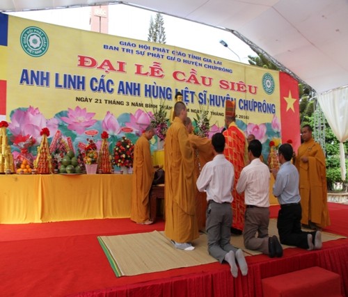 Gia Lai: Lễ cầu siêu và thắp nến tri ân các Anh hùng liệt sĩ 