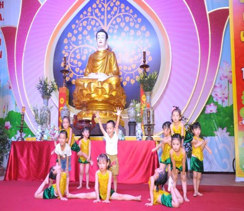 Tưng bừng đêm văn nghệ mừng Tết thiếu nhi tại chùa Bằng