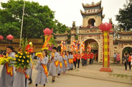 Chùa Bằng: Lễ giỗ Quốc tổ Hùng Vương, cầu nguyện và tư vấn mùa thi 2016