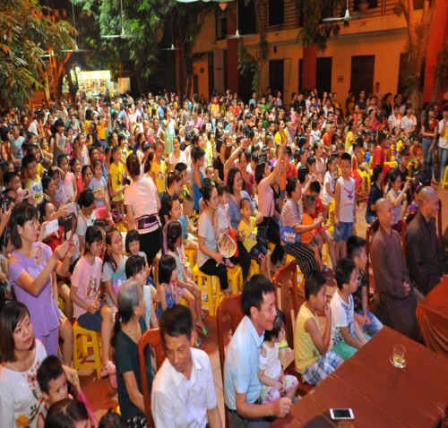 Hơn 1000 thiếu nhi về chùa Bằng vui Tết trung thu