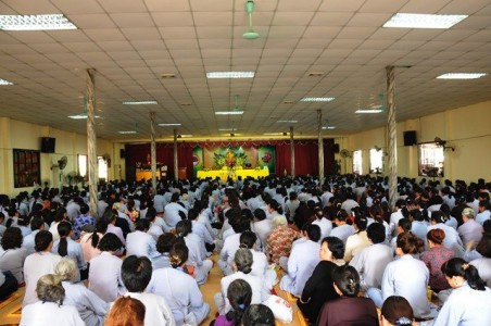 Hơn 5000 người về chùa Diên Quang lễ Phật đầu năm Bính Thân